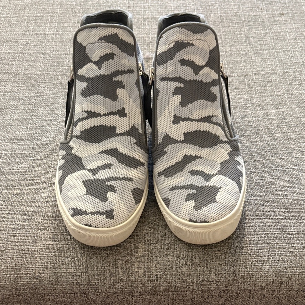 Steve Madden Gray & White Camo Slip-On Ankle Booties